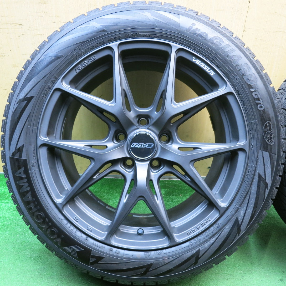 バリ溝！24年！キレイ！9.5分以上◎RAYS VERSUS VV21S 225/55R18 スタッドレス ヨコハマ アイスガード iG70 レイズ ベルサス 18インチ PCD114.3/5H◎6091301HAス