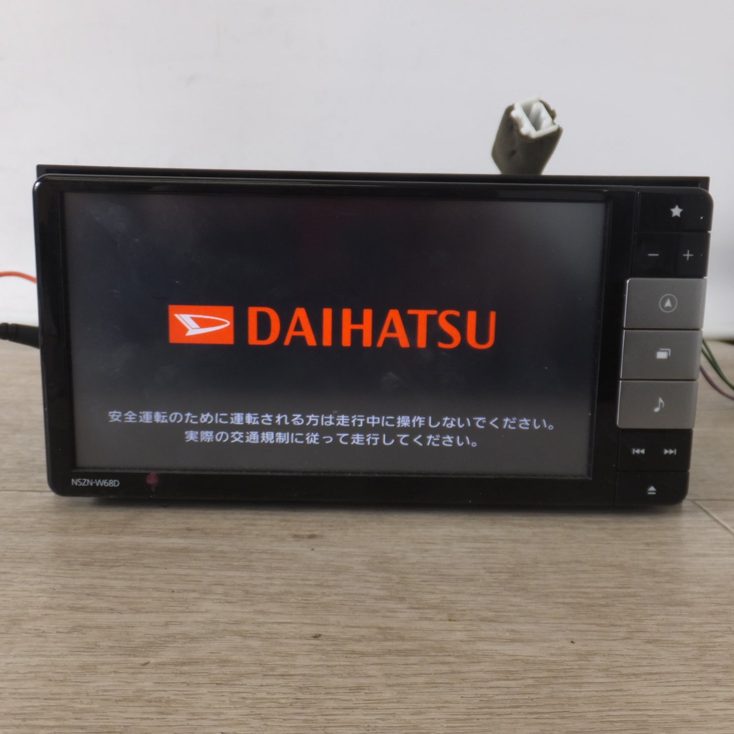 [送料無料] 現状品★パナソニック製 ダイハツ 純正 SDナビゲーション ワイド スタンダードメモリーナビ NSZN-W68D 08545-K9118(12)★