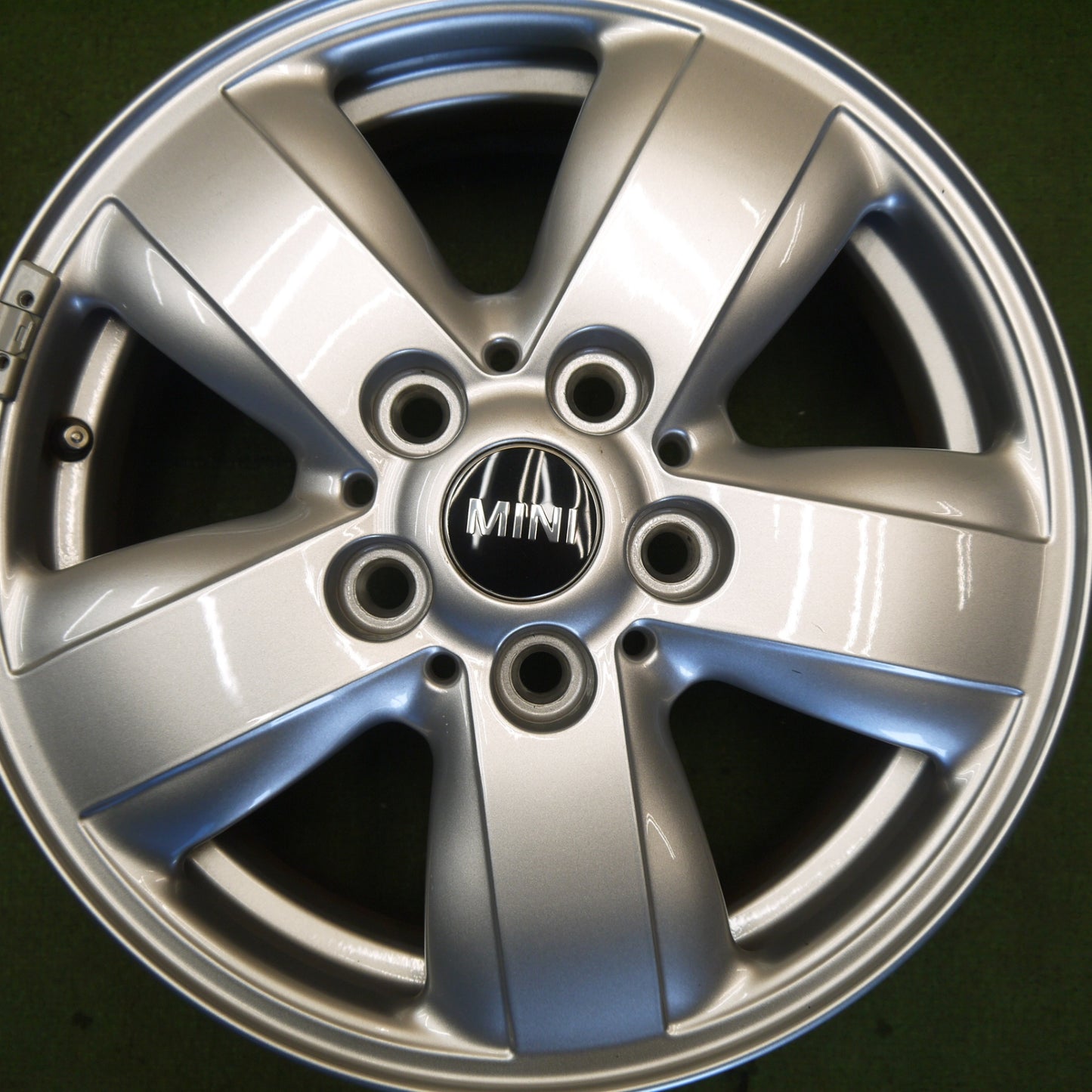 キレイ★MINI ミニ F55 F56 純正 ホイール 15インチ 15×5.5J PCD114.3/5H★6052504Hホ