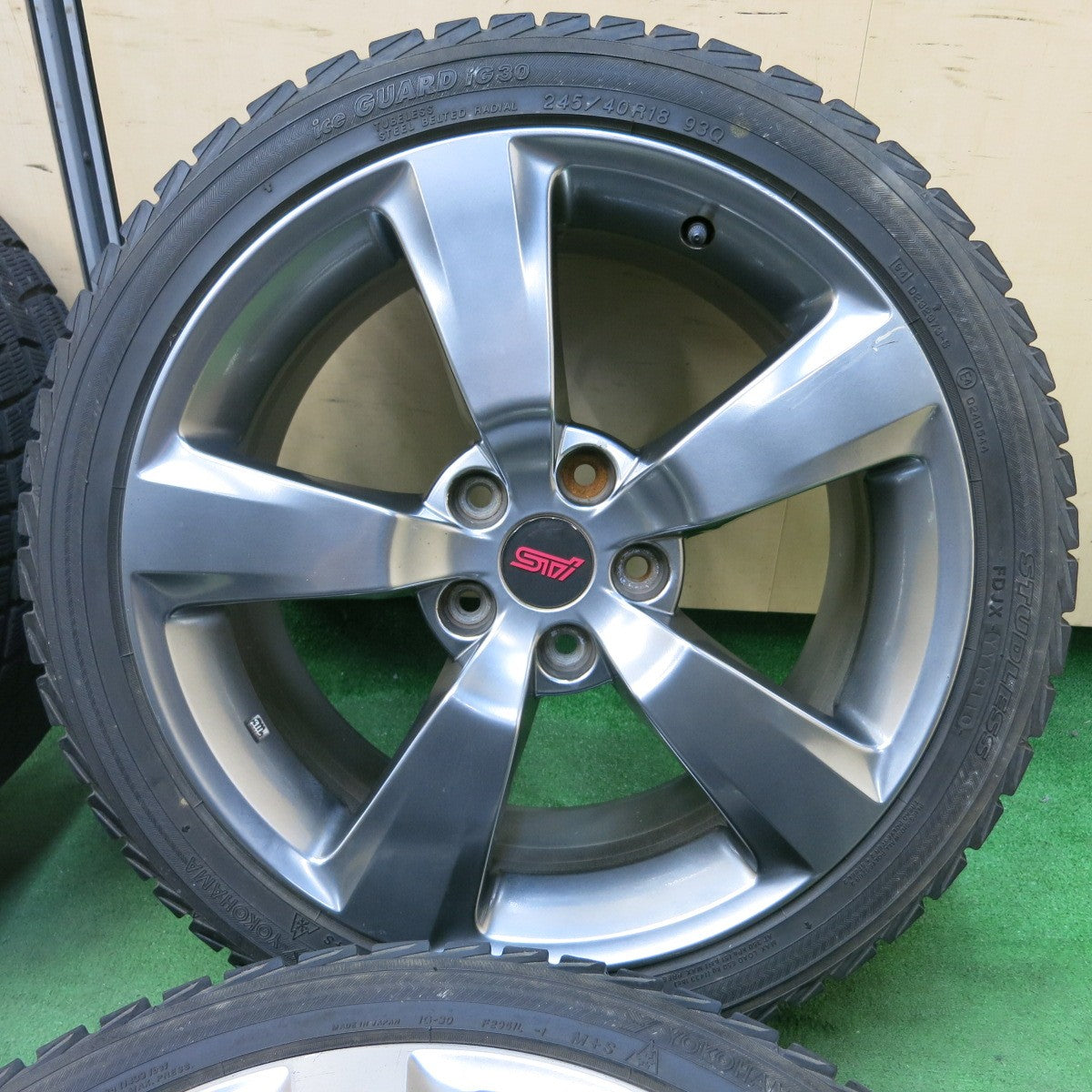 [送料無料] バリ溝！9.5分★スバル インプレッサ WRX STI 純正 245/40R18 スタッドレス ヨコハマ アイスガード iG30 PCD114.3/5H★4111201SYス