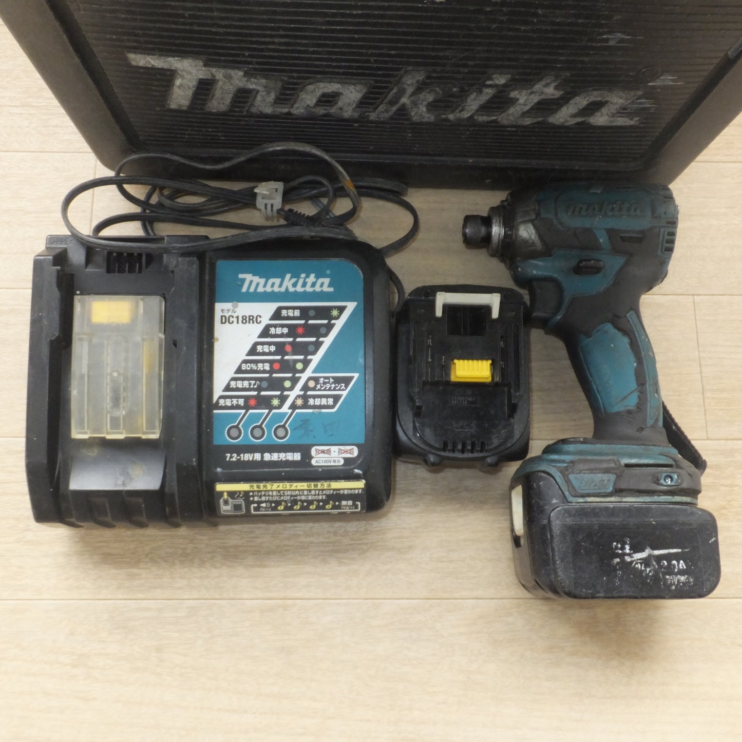 [送料無料] ジャンク★マキタ makita 充電式インパクトドライバ TD137DRTX(?) 14.4V★