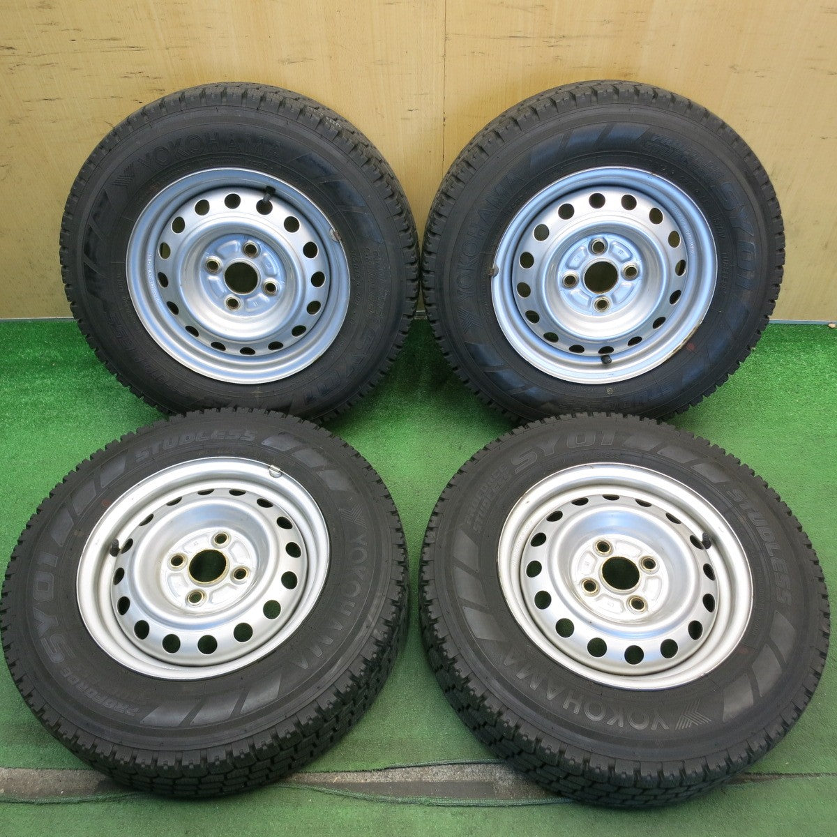 バリ溝！キレイ！9.5分◎スタッドレス 165R13 6PR ヨコハマ SY01 スチール ホイール 13インチ PCD100/4H◎6073001HAス