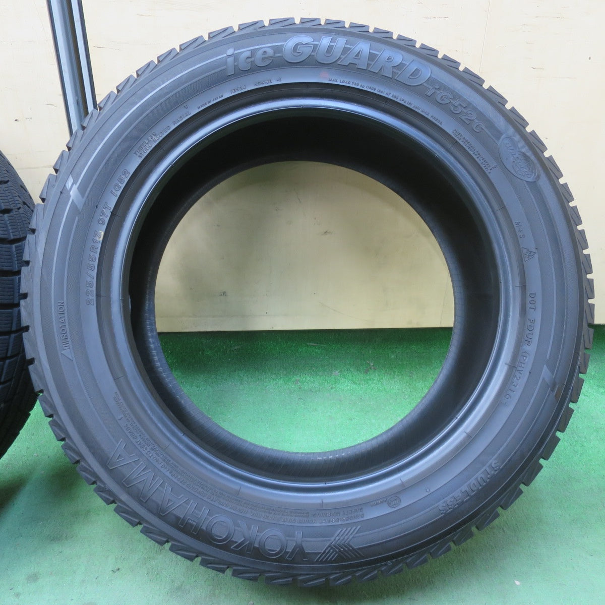 バリ溝！9.5分以上★スタッドレス 225/55R17 ヨコハマ アイスガード iG52C タイヤ 17インチ BMW 3シリーズ 320i X3 E83 ベンツ W639 等★6021007イスタ