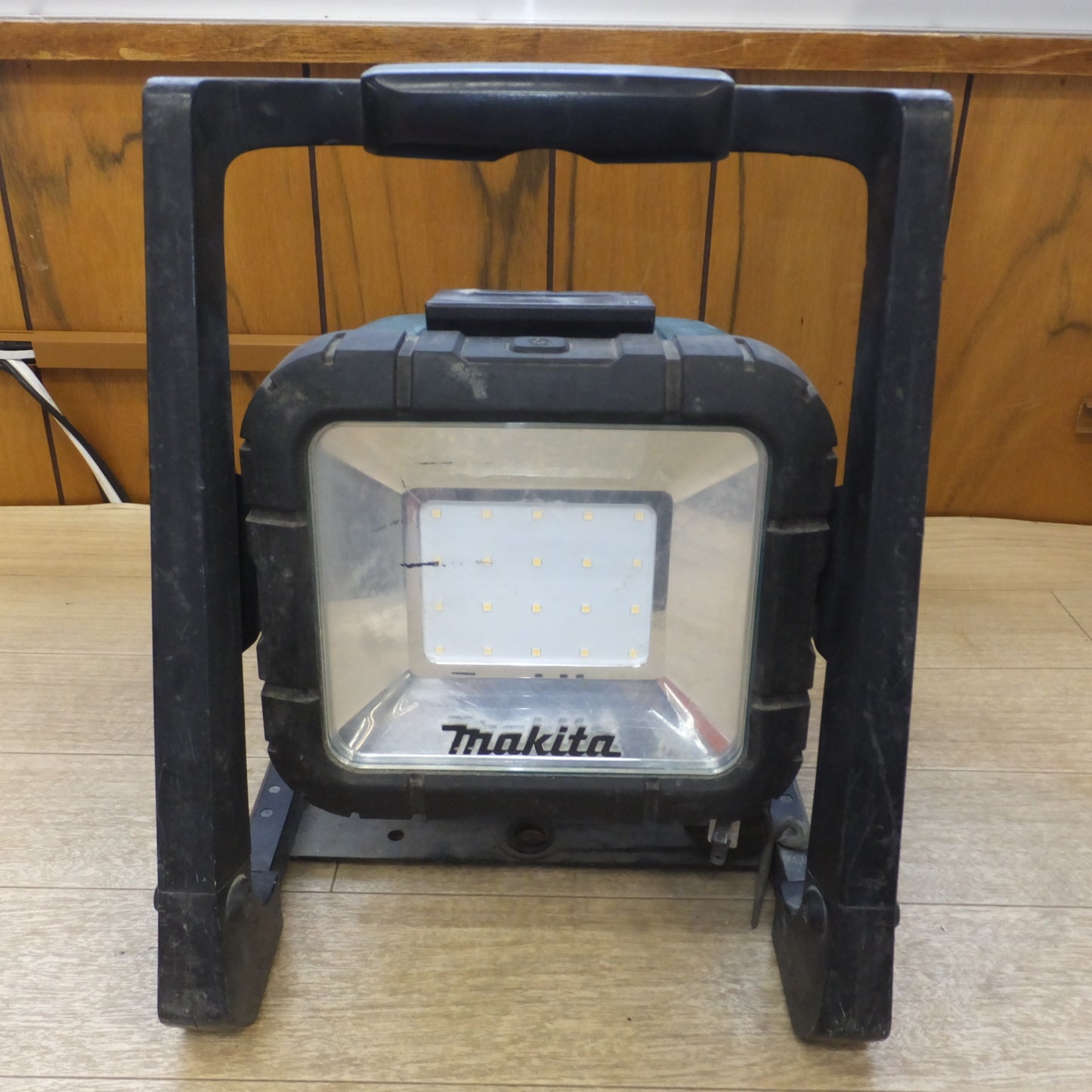 [送料無料] ★マキタ makita 充電式LEDスタンドライト ML805　AC100V 50-60Hz　DC14.4V/18V　本体のみ★