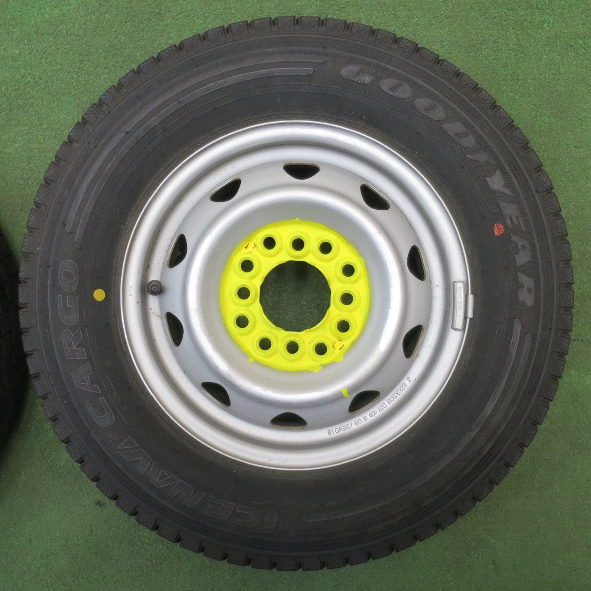バリ溝！22年！9.5分★ダイハツ 純正 スチール 145R12 6PR スタッドレス グッドイヤー アイスナビ CARGO 12インチ PCD100 110 114.3/4H マルチ★6032402NJス