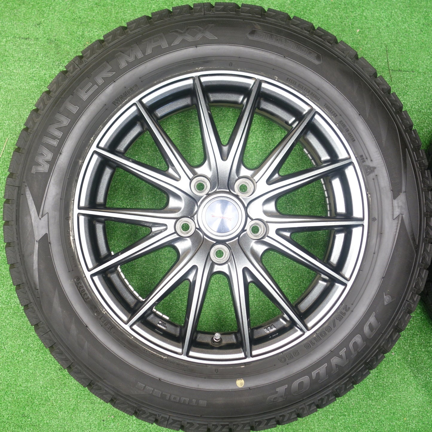 バリ溝！23年！キレイ！9.5分以上★スタッドレス 215/60R16 ダンロップ ウインターマックス WM02 VELVA SPORTZ ヴェルヴァ 16インチ PCD114.3/5H★5122104KTス