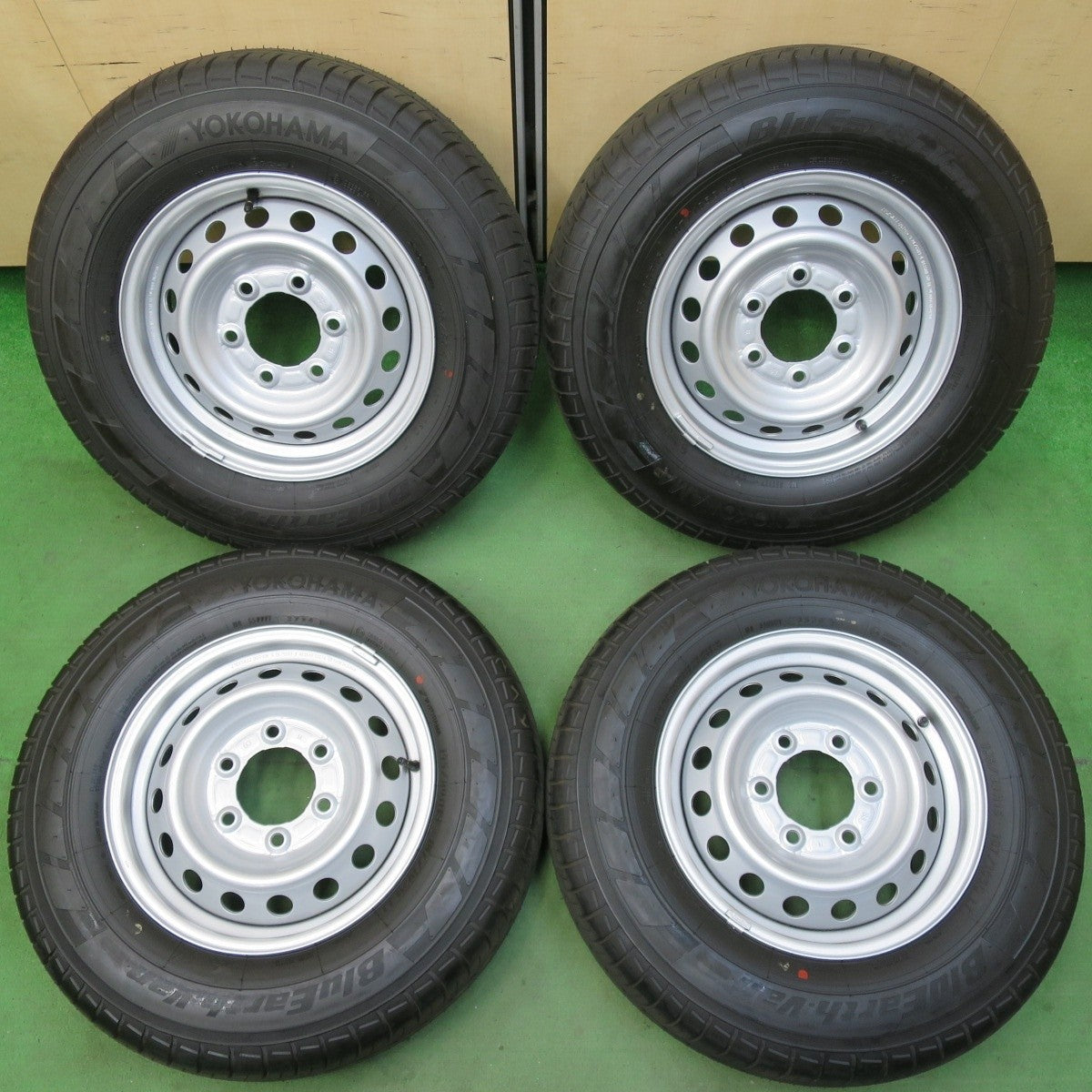 新車外し 24年★日産 キャラバン 純正 スチール 195/80R15 107/105Q ヨコハマ BluEarth-Van RY55 PCD139.7/6H★5040404イノ