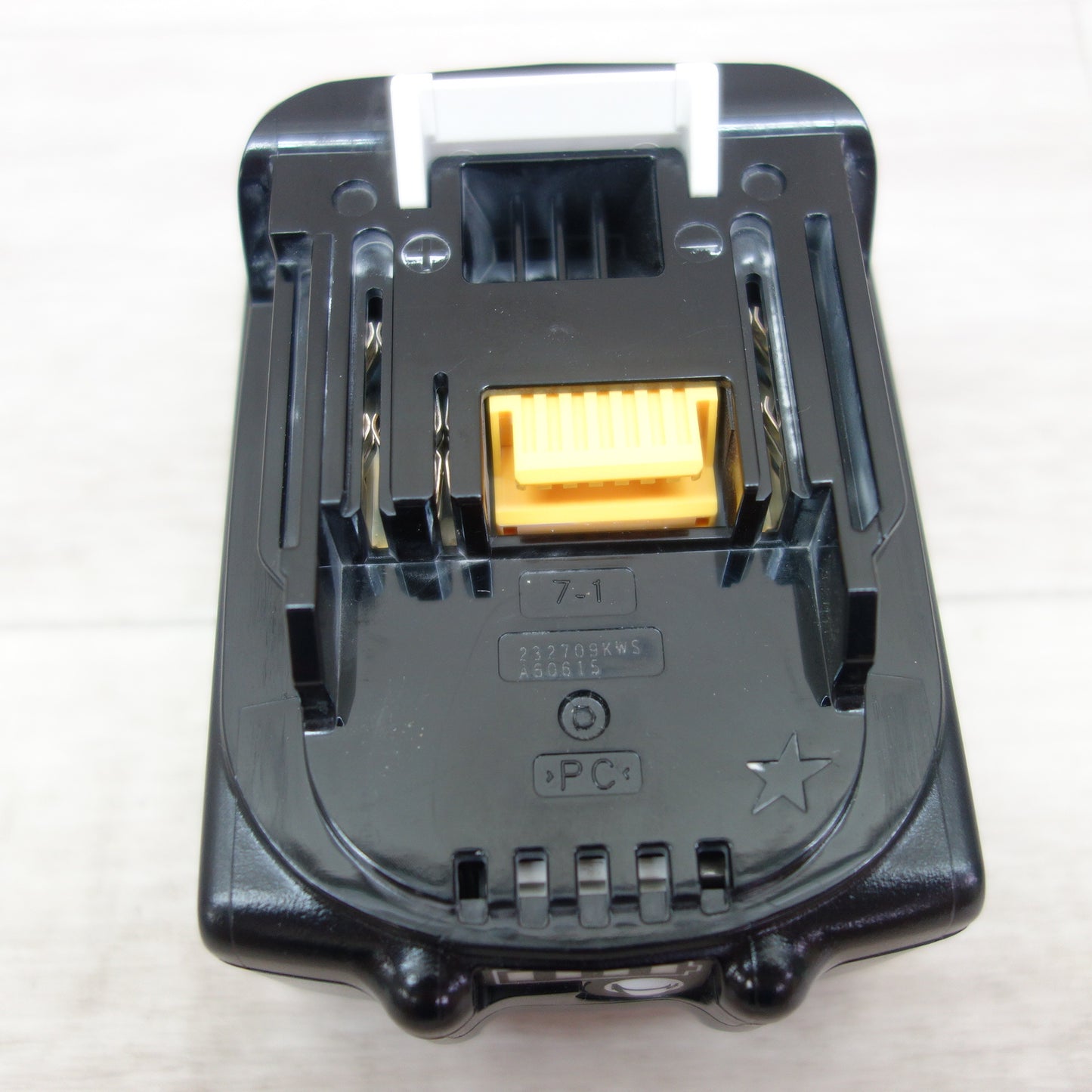 [送料無料] キレイ☆マキタ Li-ion リチウム イオン バッテリー BL1830B 3.0Ah 18V 電動 工具 makita マルノコ ハンマードリル 等☆