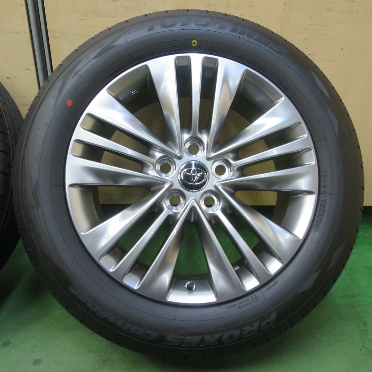 新車外し！25年★トヨタ 40系 アルファード ヴェルファイア 純正 225/60R18 トーヨー プロクセス Comfort コンフォート 18インチ PCD120/5H★6011501イノ