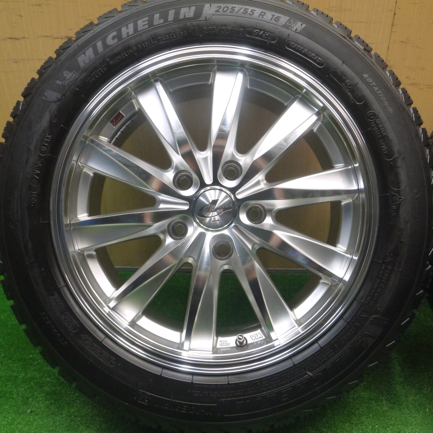 [送料無料] タイヤほぼ未使用！22年！キレイ★スタッドレス LEONIS CX 205/55R16 ミシュラン X-ICE SNOW レオニス PCD114.3/5H★4091702Hス