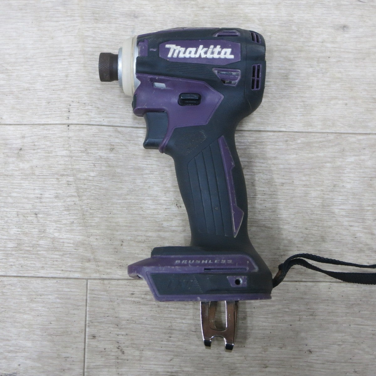 [送料無料] ◆マキタ 充電式 インパクトドライバ TD172D 電動 工具 18V コードレス 紫 パープル makita◆