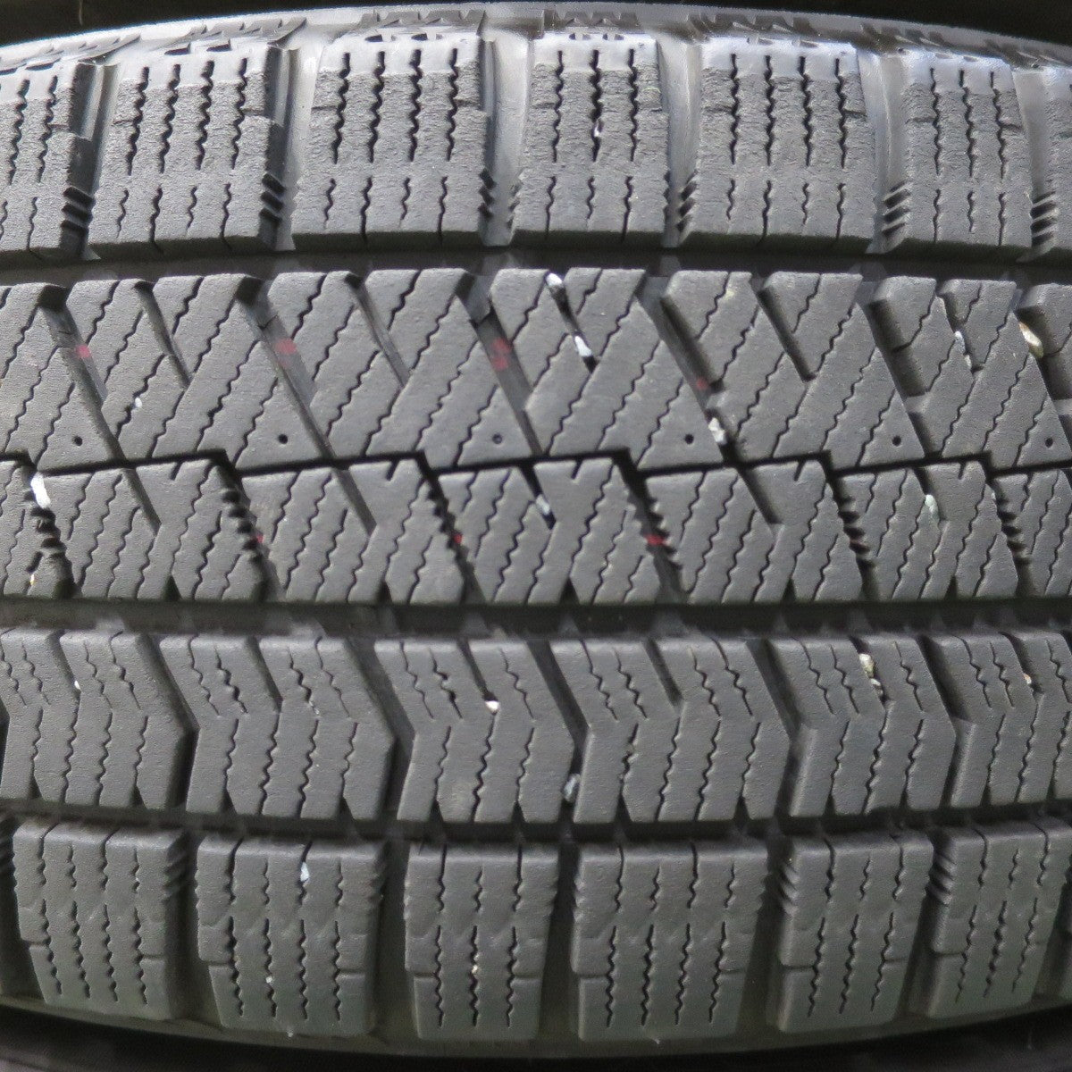 バリ溝！23年！キレイ！8.5分◎スタッドレス 195/60R17 ブリヂストン ブリザック VRX2 BALMINUM AR12 バルミナ 17インチ PCD100/4H◎6080604イス