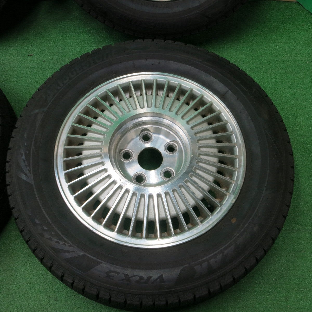 *送料無料* バリ溝！22年！ほぼ10分★トヨタ センチュリー 純正 225/60R16 スタッドレス ブリヂストン ブリザック VRX3 16インチ PCD114.3/5H★4043004ナス