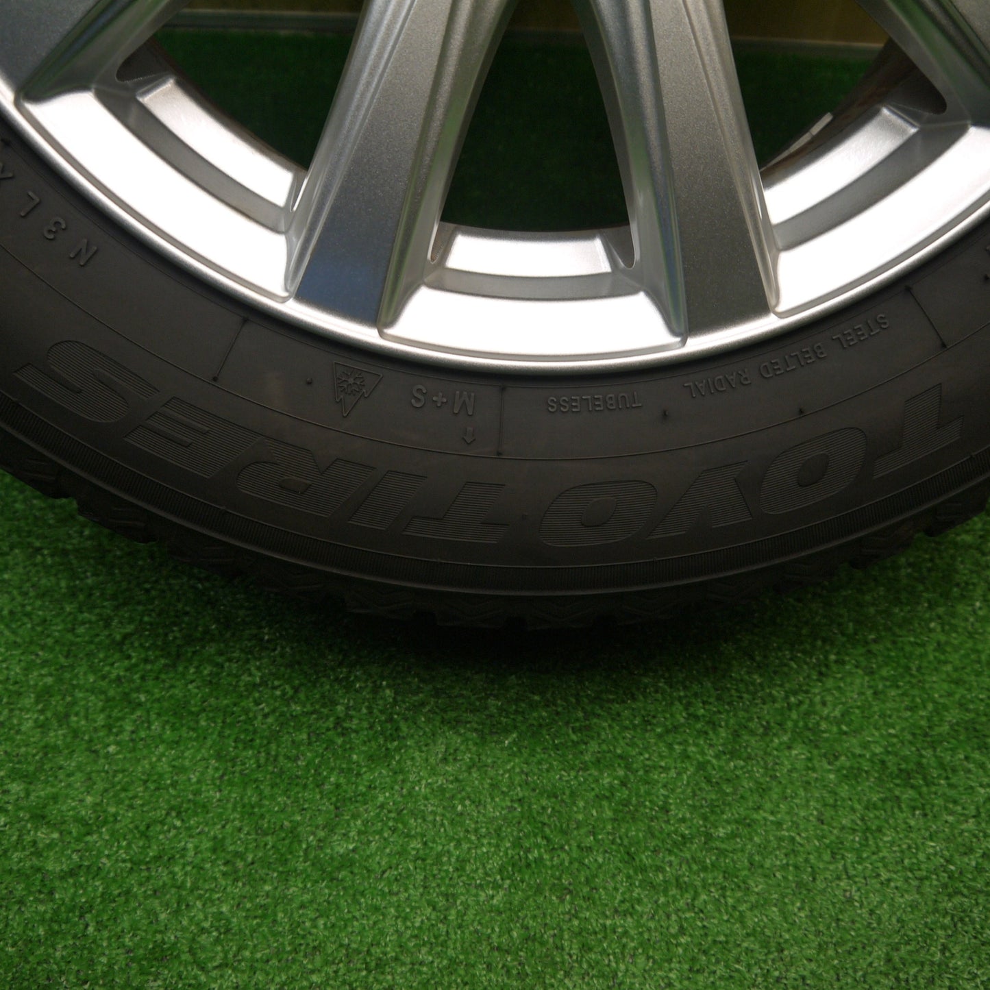 バリ溝！23年！キレイ！8.5分！1本★プリウス シエンタ 等 185/65R15 スタッドレス トーヨー オブザーブ GIZ2 JOKER ジョーカー 15インチ PCD100/5H★5101409Hス