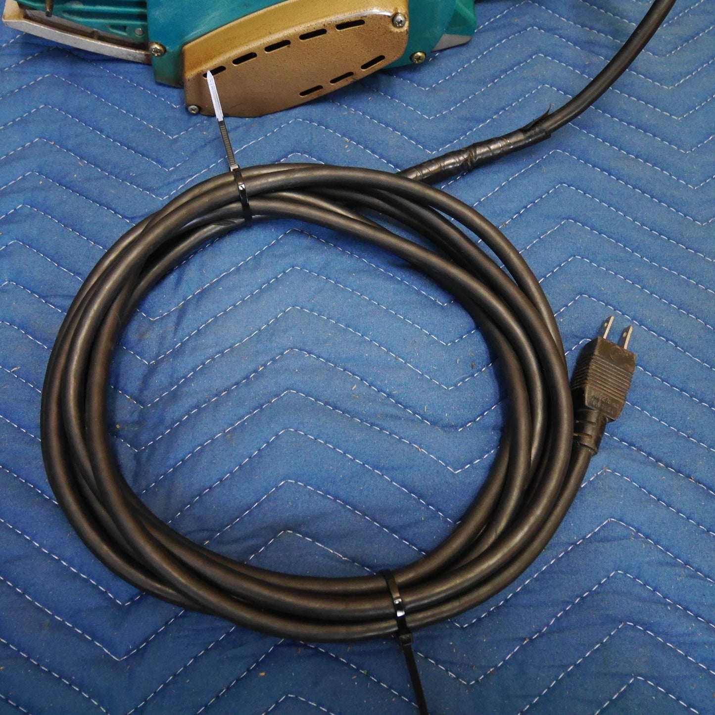[送料無料] ☆マキタ 110mm 曲面 カンナ 1002B-A 1002BA 電動 工具 研摩 研磨 機 切削 コード式 かんな 鉋 100V makita☆