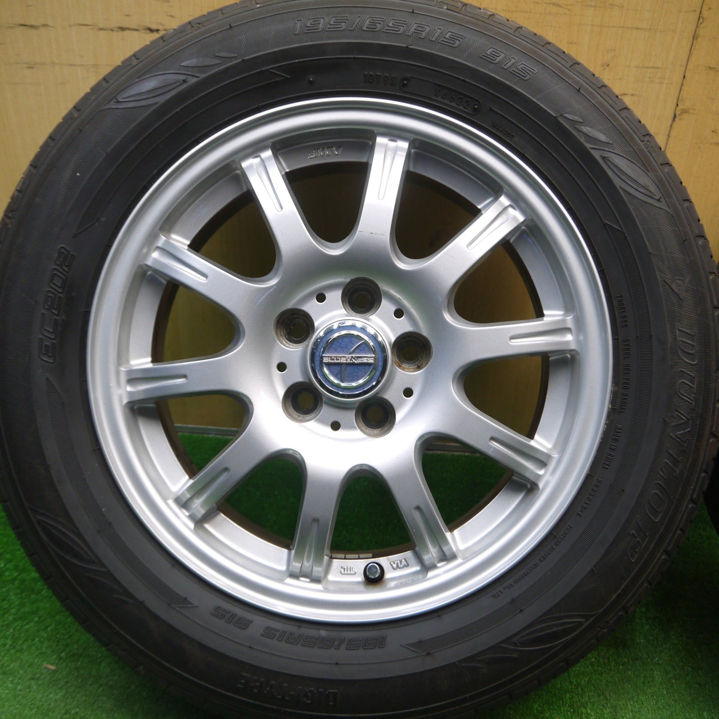 [送料無料] バリ溝！22年！キレイ！9.5分★プリウス 等 195/65R15 ダンロップ EC202 BLUE・NESS AMF ブルーネス 15インチ PCD100/5H★5012404Hノ