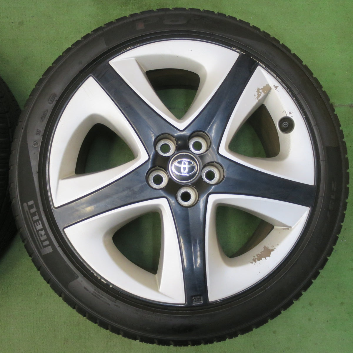 バリ溝！24年！9.5分★トヨタ 50系 プリウス ツーリング 純正 215/45R17 ピレリ P8 FS 17インチ PCD100/5H★6022504イノ