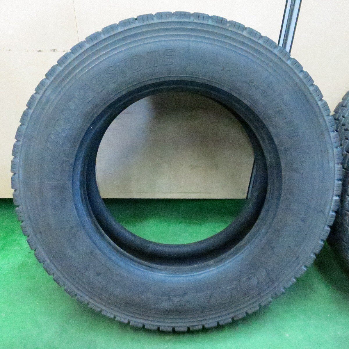 バリ溝！23年！9分★トラック タイヤ 245/70R19.5 136/134J スタッドレス ブリヂストン W999 19.5インチ★4050407ナス