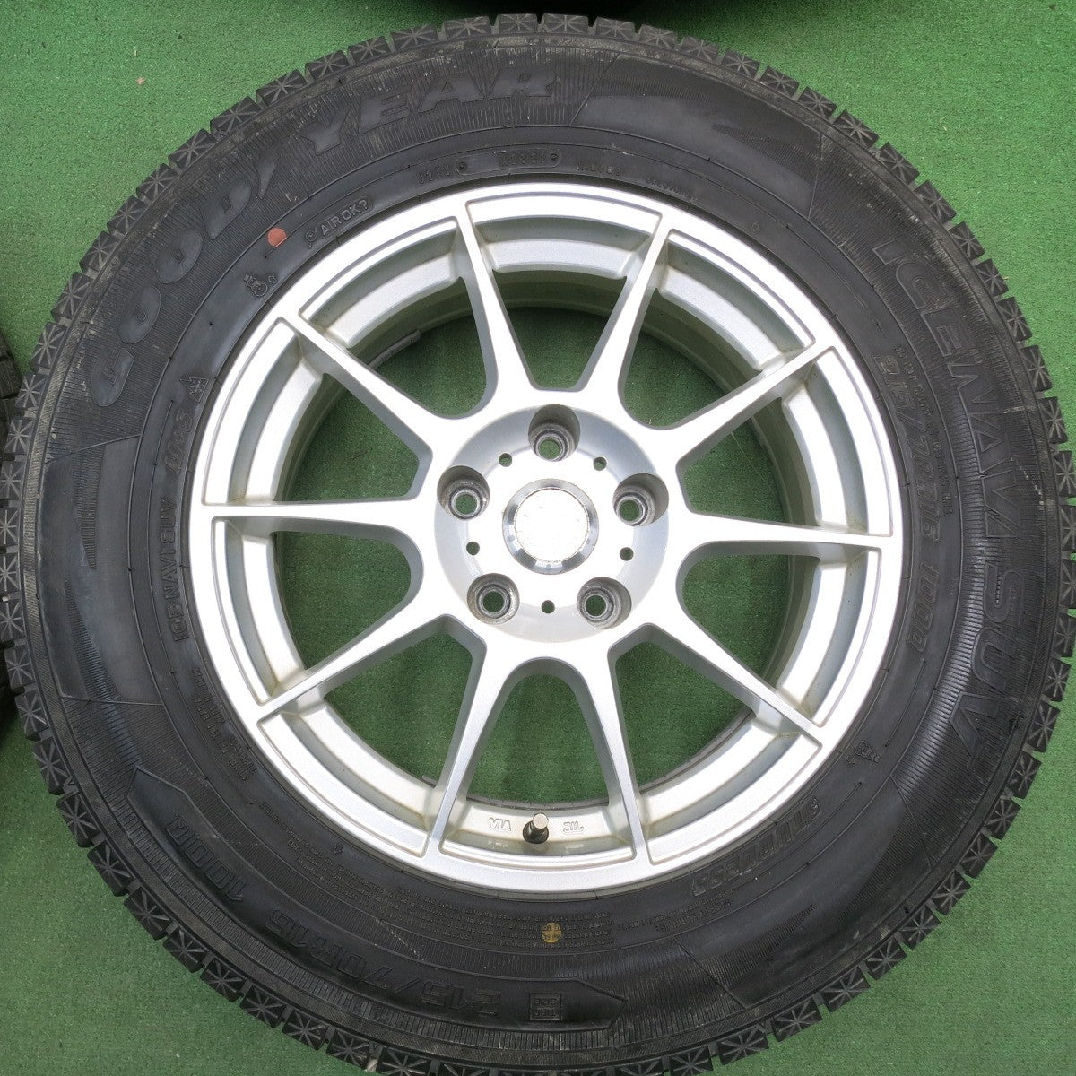 バリ溝！22年！9.5分★スタッドレス 215/70R16 グッドイヤー アイスナビ SUV ESPORT 社外 アルミ 16インチ PCD114.3/5H★6041804HAス