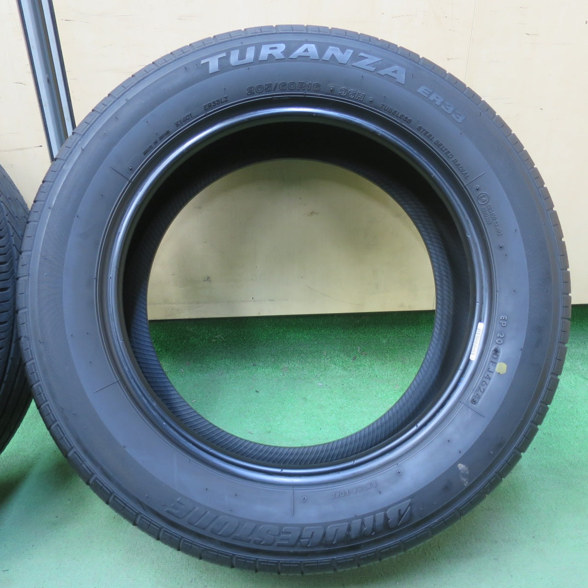 バリ溝！24年！9.5分★205/60R16 ブリヂストン トランザ ER33 タイヤ 16インチ ヴォクシー ノア ステップワゴン マツダ3 アクセラ 等★6042304イノタ