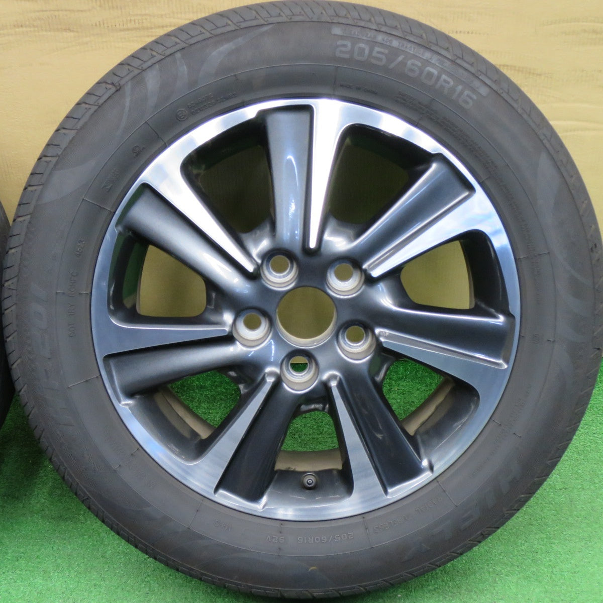 バリ溝！24年！9分★トヨタ 80系 ノア ヴォクシー 純正 205/60R16 ハイフライ HF201 16インチ PCD114.3/5H★6041209NKノ