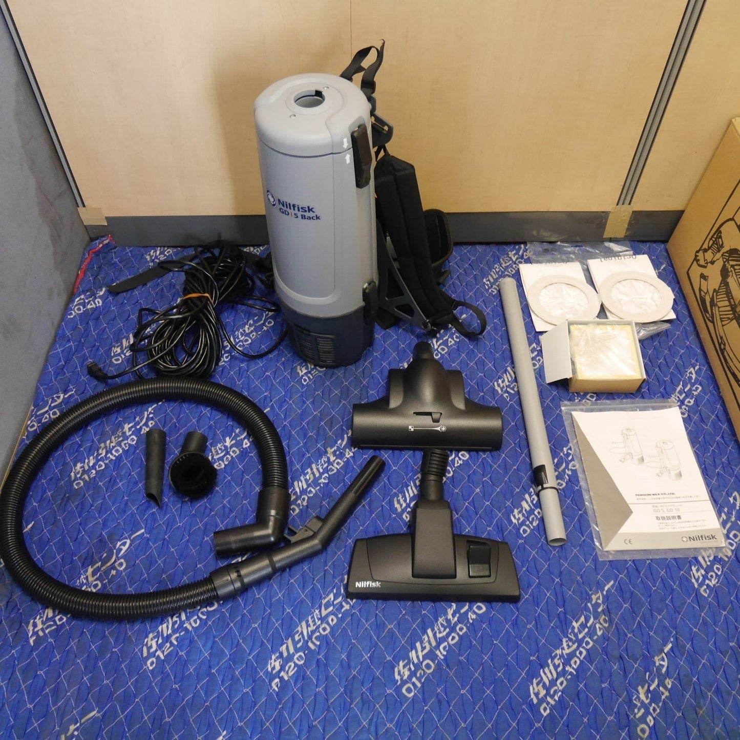 [送料無料] ほぼ未使用！美品☆Nilfisk ニルフィスクアドバンス 背負い式 クリーナー GD 5 Back 屋内用 100V コード式 ドライ 業務用 集塵機 集じん機 掃除機☆