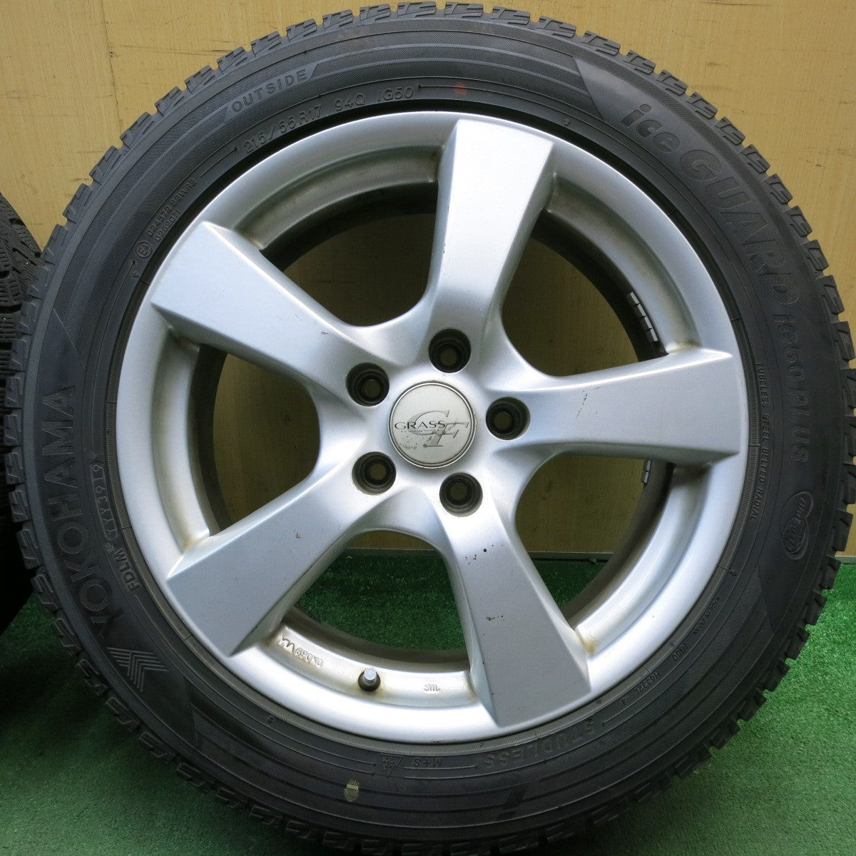 バリ溝！9分★スタッドレス 215/55R17 ヨコハマ アイスガード iG50 プラス GRASS グラス 17インチ PCD114.3/5H★6053006HAス
