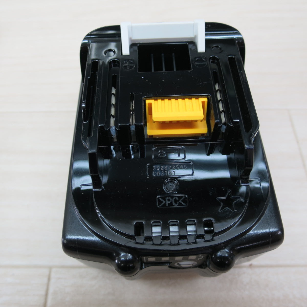 [送料無料] ほぼ未使用☆マキタ リチウム イオン バッテリー BL1860B 18V 6.0Ah 108Wh 急速充電 対応 電動 工具 Makita☆