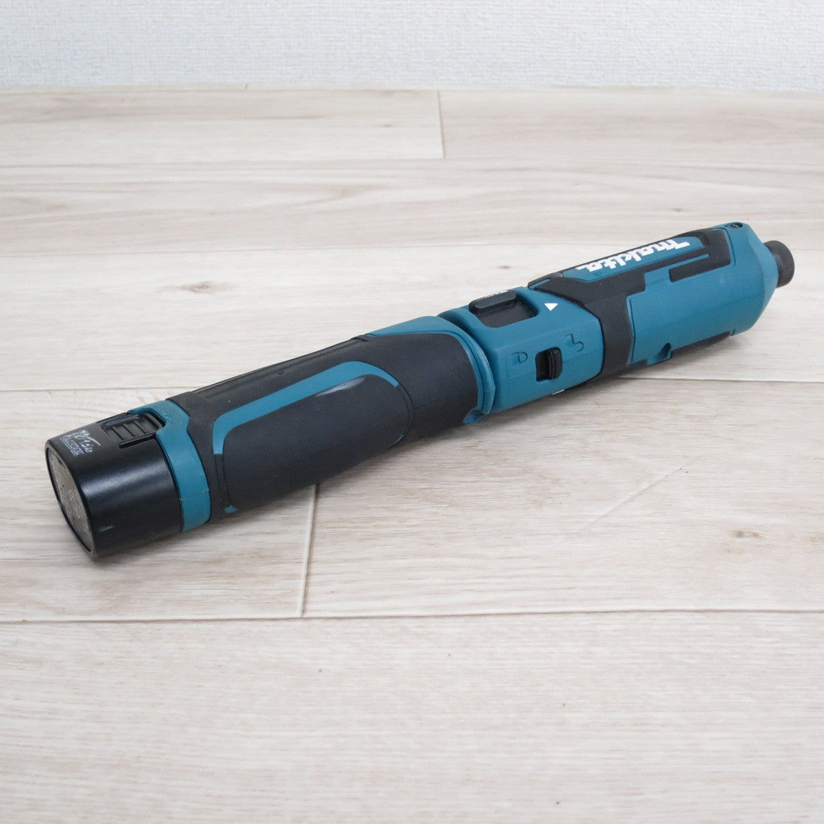 [送料無料] バッテリー2個付！キレイ◇マキタ 充電式 ペン インパクトドライバ TD022DSHX 電動 工具 makita 充電器 DC07SB◇