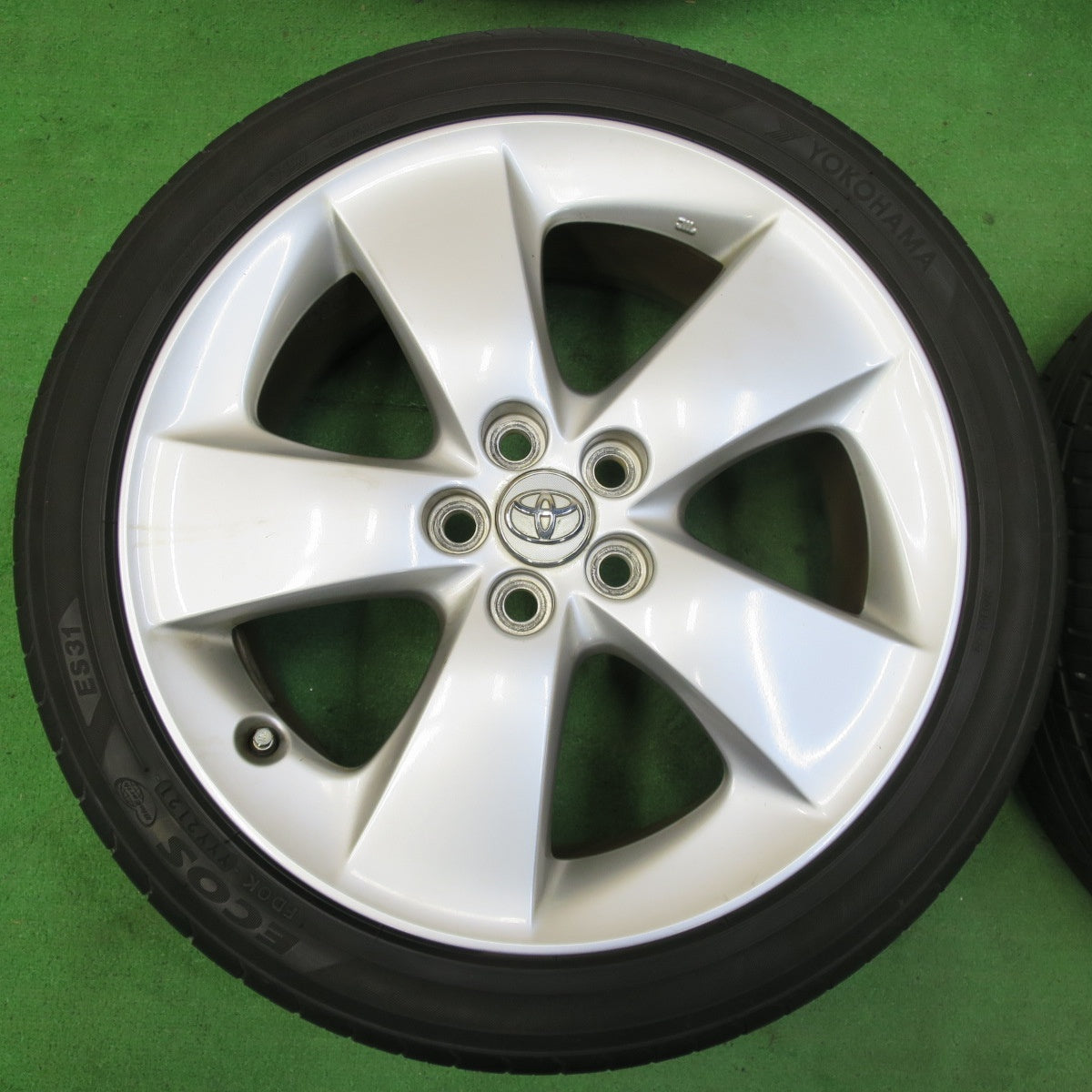 *送料無料* バリ溝！21年！8.5分★トヨタ 30系 プリウス Sツーリング 純正 215/45R17 ヨコハマ エコス ES31 17インチ PCD100/5H★4072705イノ