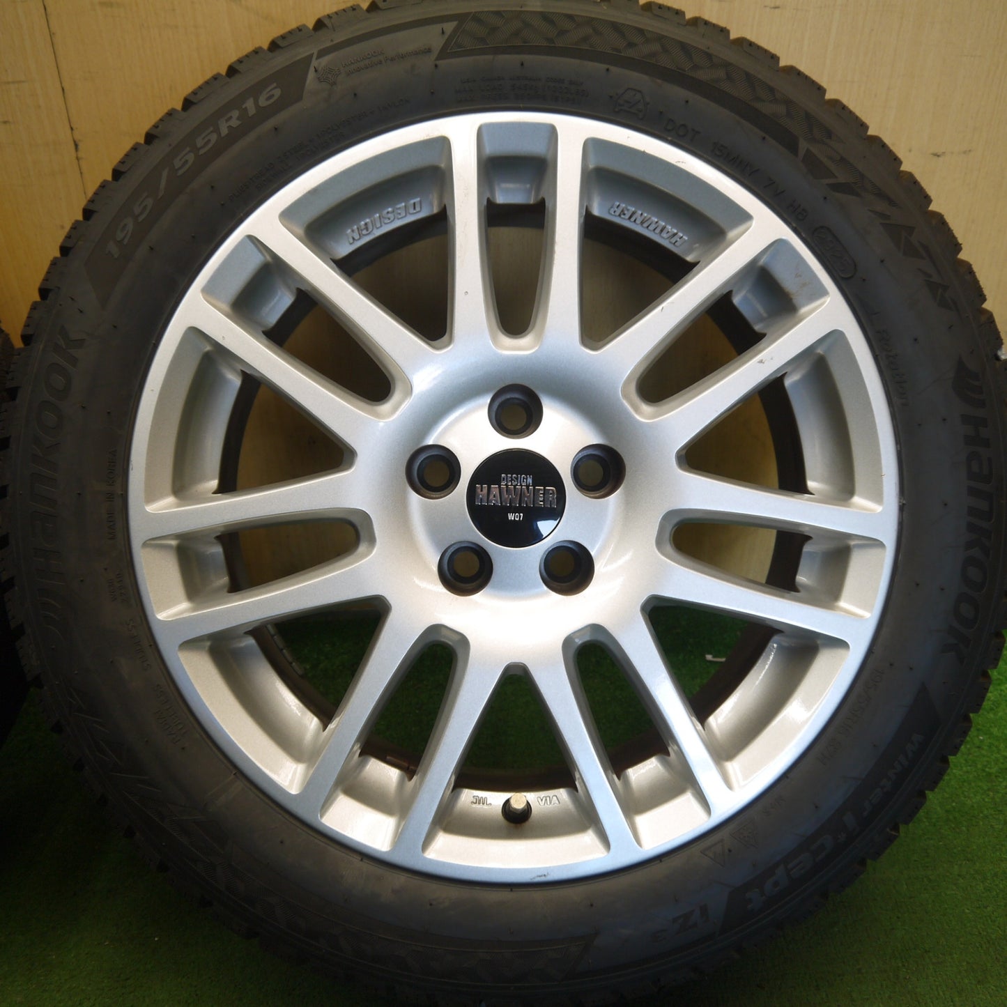 ほぼ未使用！25年！キレイ◎ワーゲン 等 195/55R16 スタッドレス ハンコック ウインター アイセプト IZ3 DESIGN HAWNER W07 ハウナー デザイン 16インチ PCD100/5H◎6082105Hス