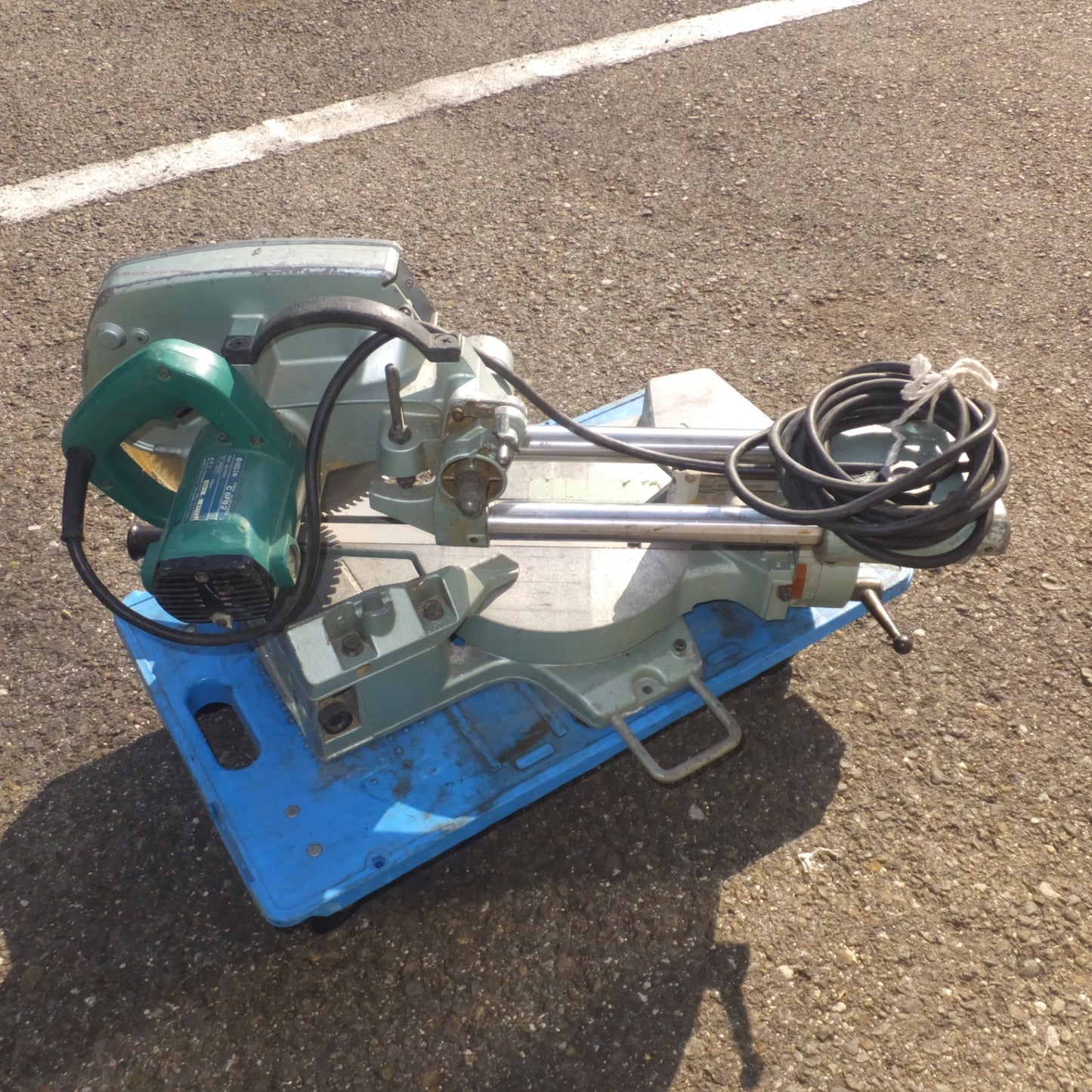 [送料無料] 岐阜発★日立 HITACHI 216mm 卓上スライド丸のこ C8FB2　100V 50/60Hz 11A 4900rpm　木工用 超硬丸のこ★