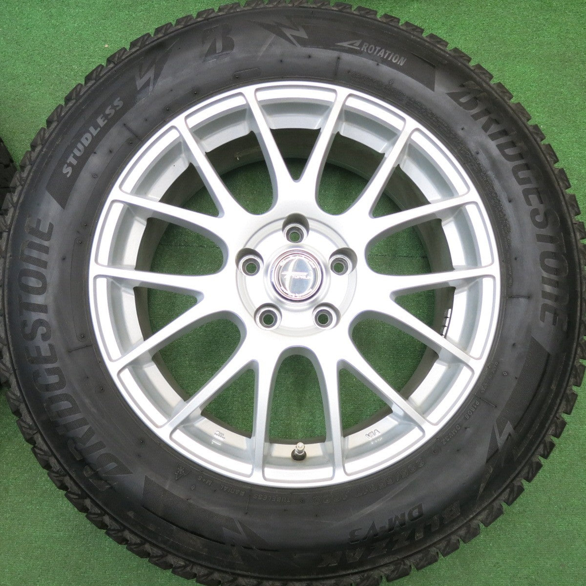 バリ溝！22年！キレイ！9.5分★スタッドレス 225/65R17 ブリヂストン ブリザック DM-V3 TOPRUN トップラン 17インチ PCD114.3/5H★5121402HAス