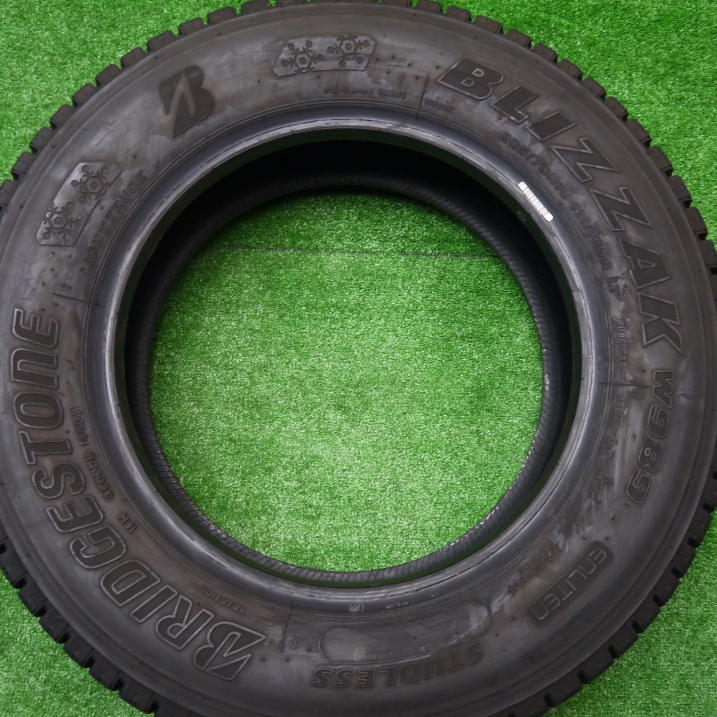 バリ溝！24年！9.5分以上！6本★トラック タイヤ 205/70R16 111/109N スタッドレス ブリヂストン ブリザック W989 16インチ★5101402Hスタ