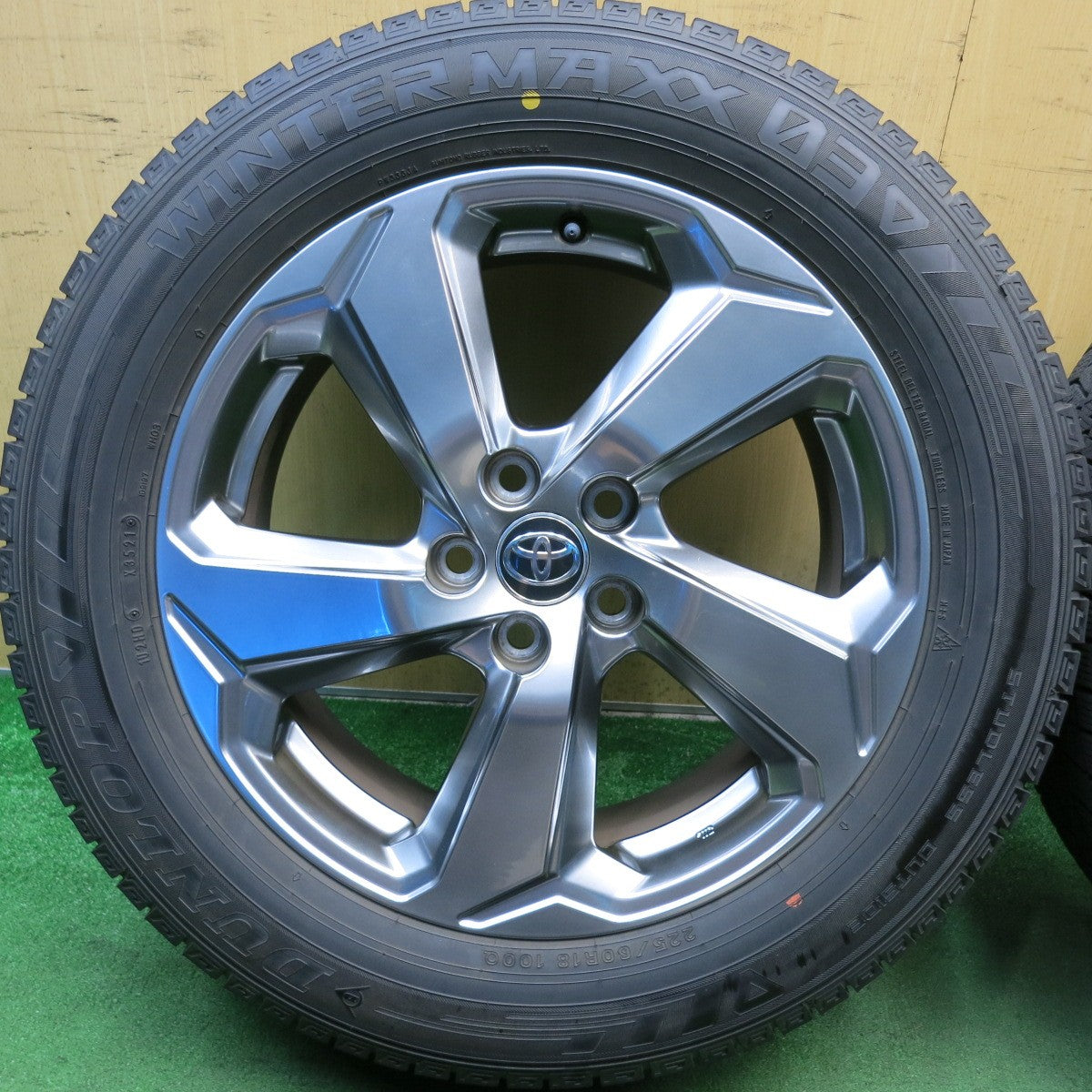 バリ溝！キレイ！9.5分◎トヨタ 50系 RAV4 Gグレード 純正 225/60R18 スタッドレス ダンロップ ウインターマックス 03 18インチ PCD114.3/5H◎6101503HAス