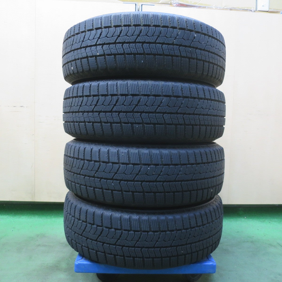 バリ溝！キレイ！9.5分★スタッドレス 195/65R15 トーヨー オブザーブ GIZ2 Exceeder エクシーダー 15インチ PCD114.3/5H★6060411イス