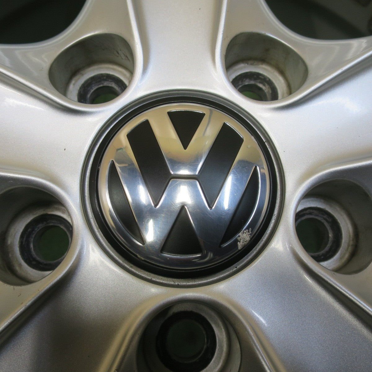 バリ溝！22年！キレイ！8.5分★ワーゲン 等 AGA TARGA 195/65R15 スタッドレス ブリヂストン ブリザック VRX2 15インチ PCD112/5H★5100606イス