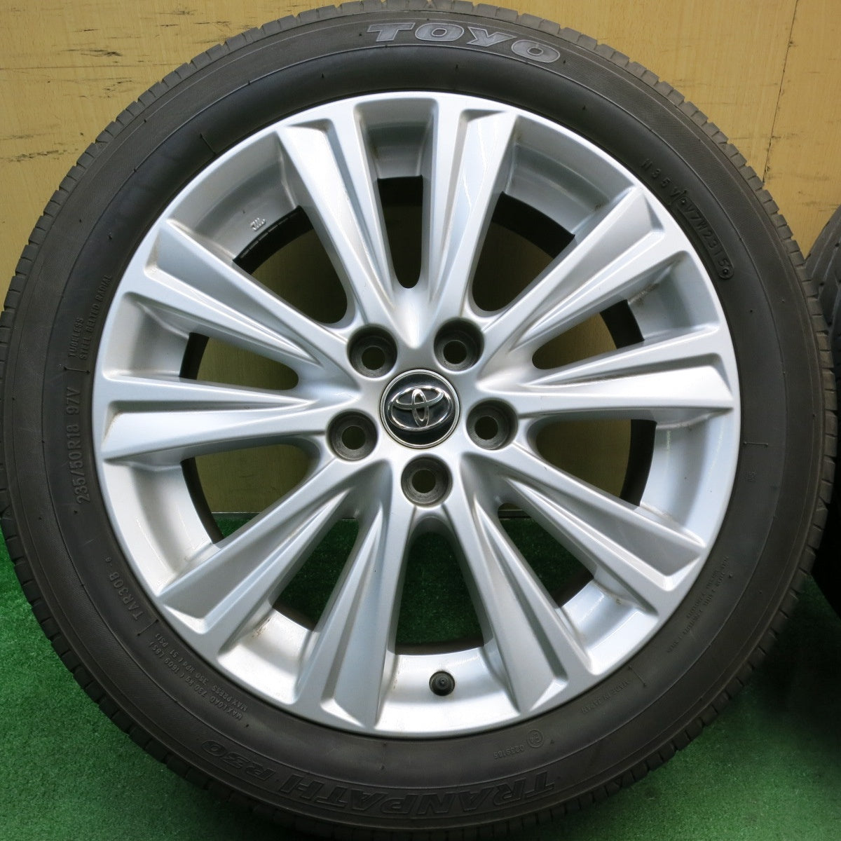 キレイ★トヨタ 30系 アルファード ヴェルファイア 純正 235/50R18 トーヨー トランパス R30 18インチ PCD114.3/5H★5062701AKノ