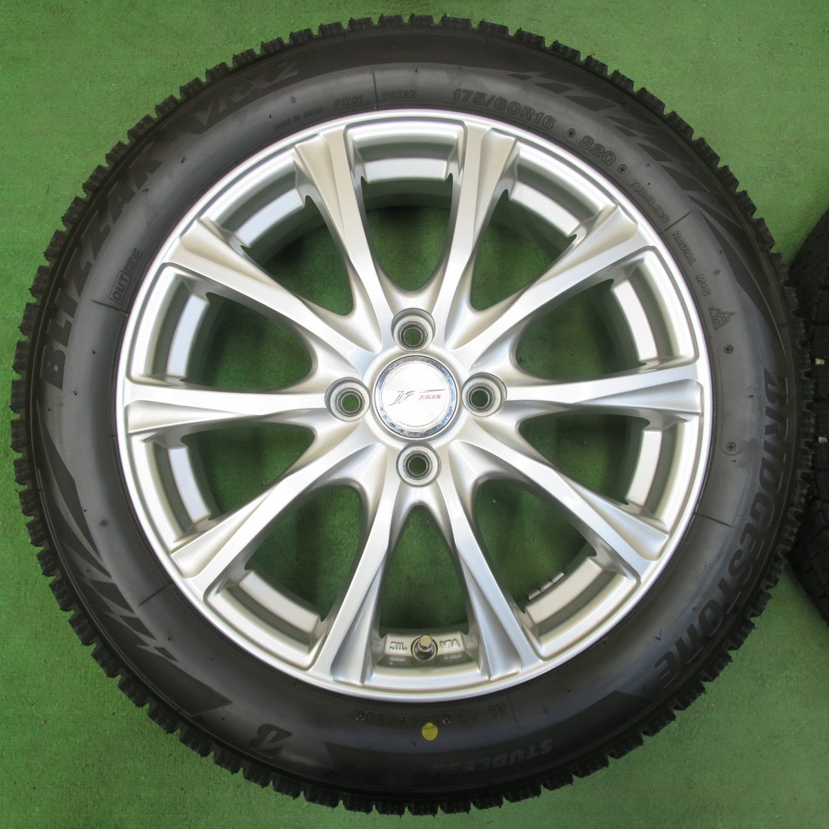 [送料無料] バリ溝！23年！キレイ！ほぼ10分★スタッドレス 175/60R16 ブリヂストン ブリザック VRX2 JOKER ジョーカー 16インチ PCD100/4H★5011805イス