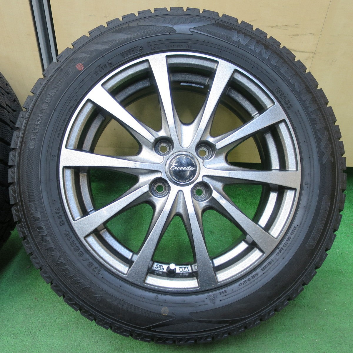 [送料無料] バリ溝！22年！9分★スタッドレス 175/65R15 ダンロップ ウインターマックス WM02 Exceeder エクシーダー 15インチ PCD100/4H★4111310イス