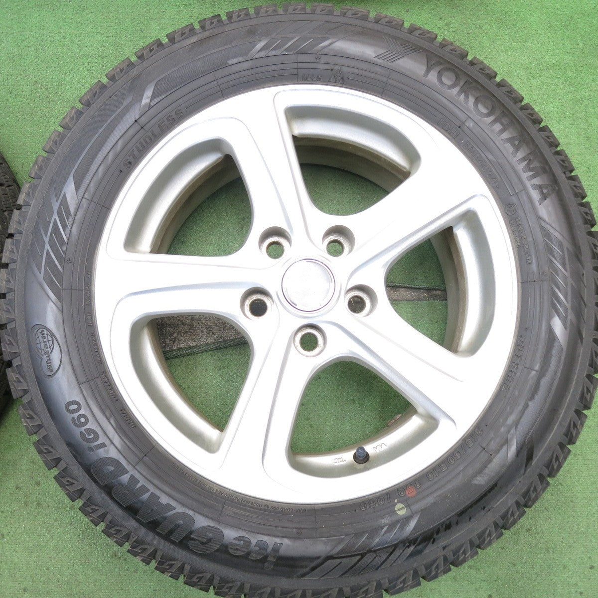 バリ溝！24年！9.5分◎スタッドレス 215/60R16 ヨコハマ アイスガード iG60 BALMINUM ZR5 バルミナ 16インチ PCD114.3/5H◎6090302HAス
