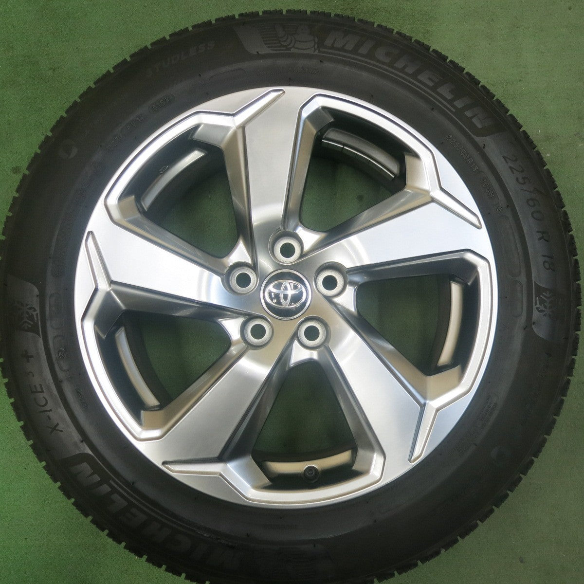 バリ溝！キレイ！9分★トヨタ RAV4 Gグレード 純正 225/60R18 スタッドレス ミシュラン X-ICE3+ 18インチ PCD114.3/5H★5112703SKス