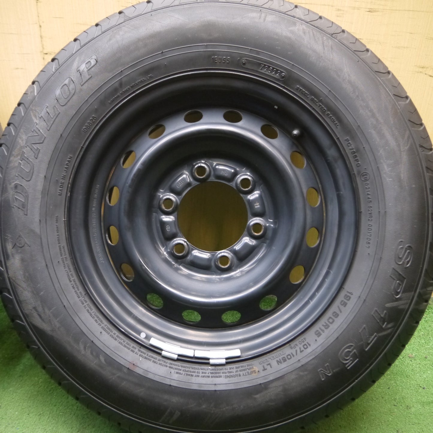 *送料無料* バリ溝！22年！キレイ！9.5分★トヨタ ハイエース 純正 スチール 195/80R15 107/105N ダンロップ SP175N PCD139.7/6H★4053106Hノ
