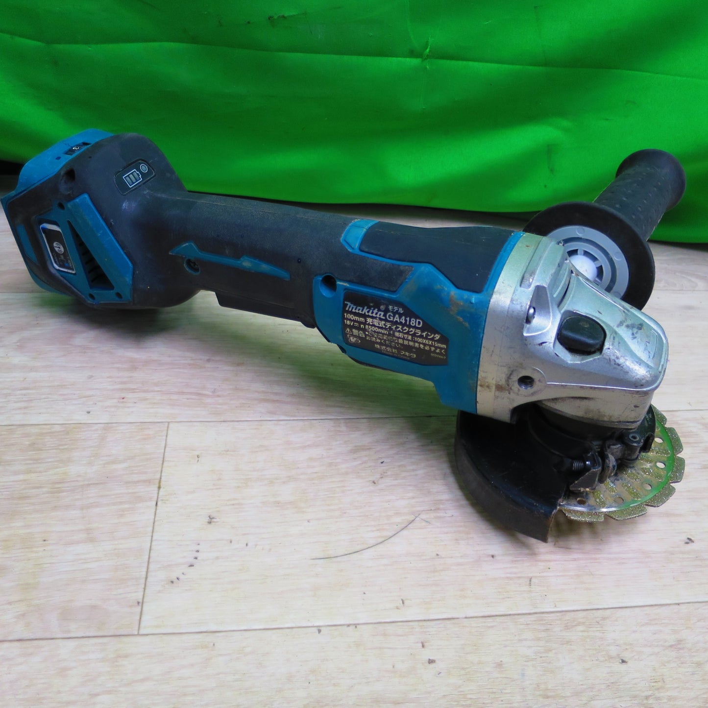 [送料無料] ☆makita マキタ 充電式ディスクグラインダー GA418D 18V DIY 電動 工具 大工 研磨 切断 研削 バリ取り☆