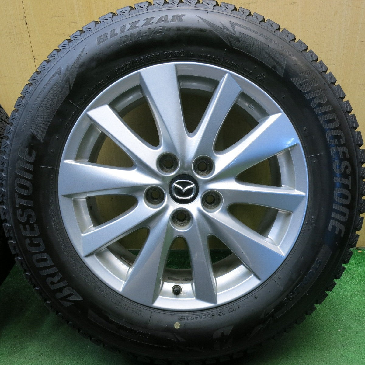 バリ溝！25年！キレイ！ほぼ10分◎マツダ CX-5 純正 225/65R17 スタッドレス ブリヂストン ブリザック DM-V3 17インチ PCD114.3/5H◎6101501HAス