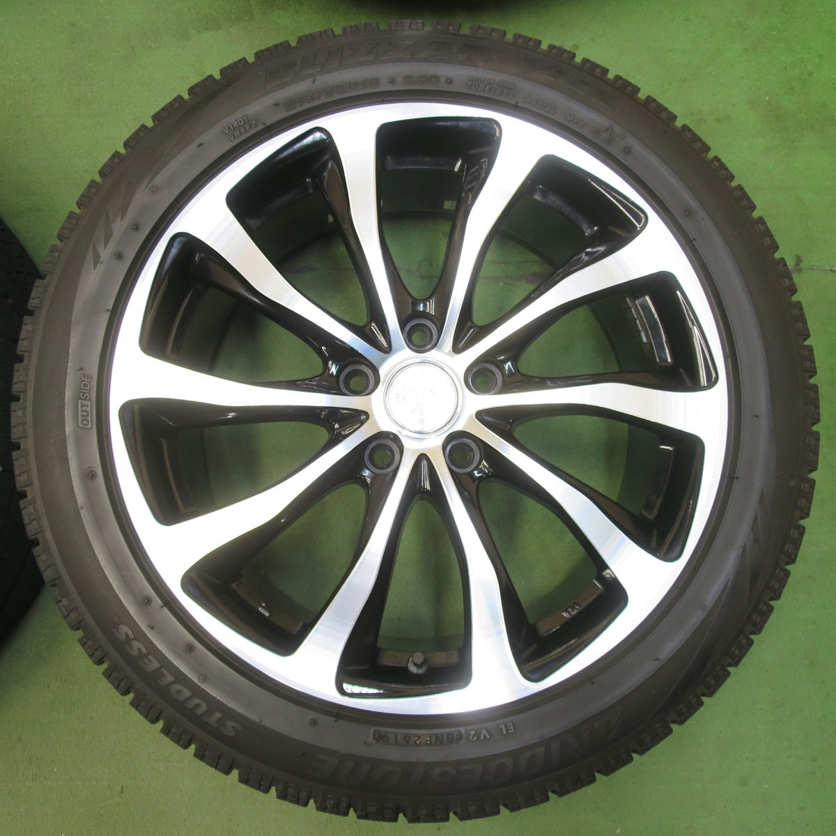 バリ溝！キレイ！9分★スタッドレス 215/50R18 ブリヂストン ブリザック VRX BALMINUM T10 バルミナ 18インチ PCD114.3/5H★5102702イス