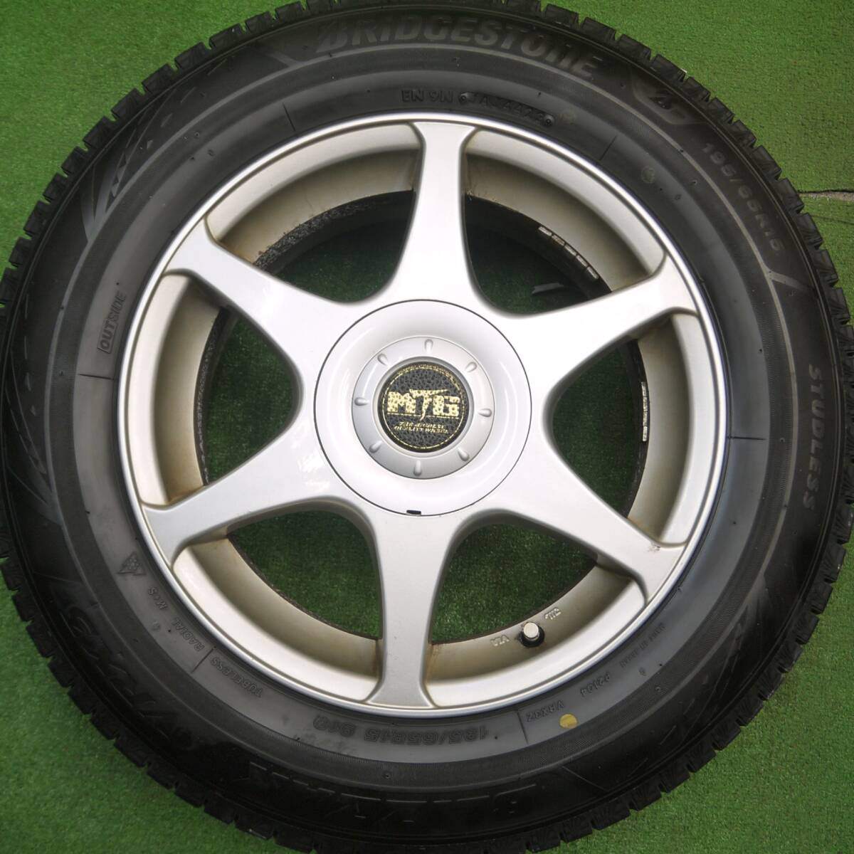 バリ溝！23年！9.5分以上★スタッドレス 195/65R15 ブリヂストン ブリザック VRX3 MT6 社外 アルミ 15インチ PCD 100 114.3/5H マルチ★4121601Hス