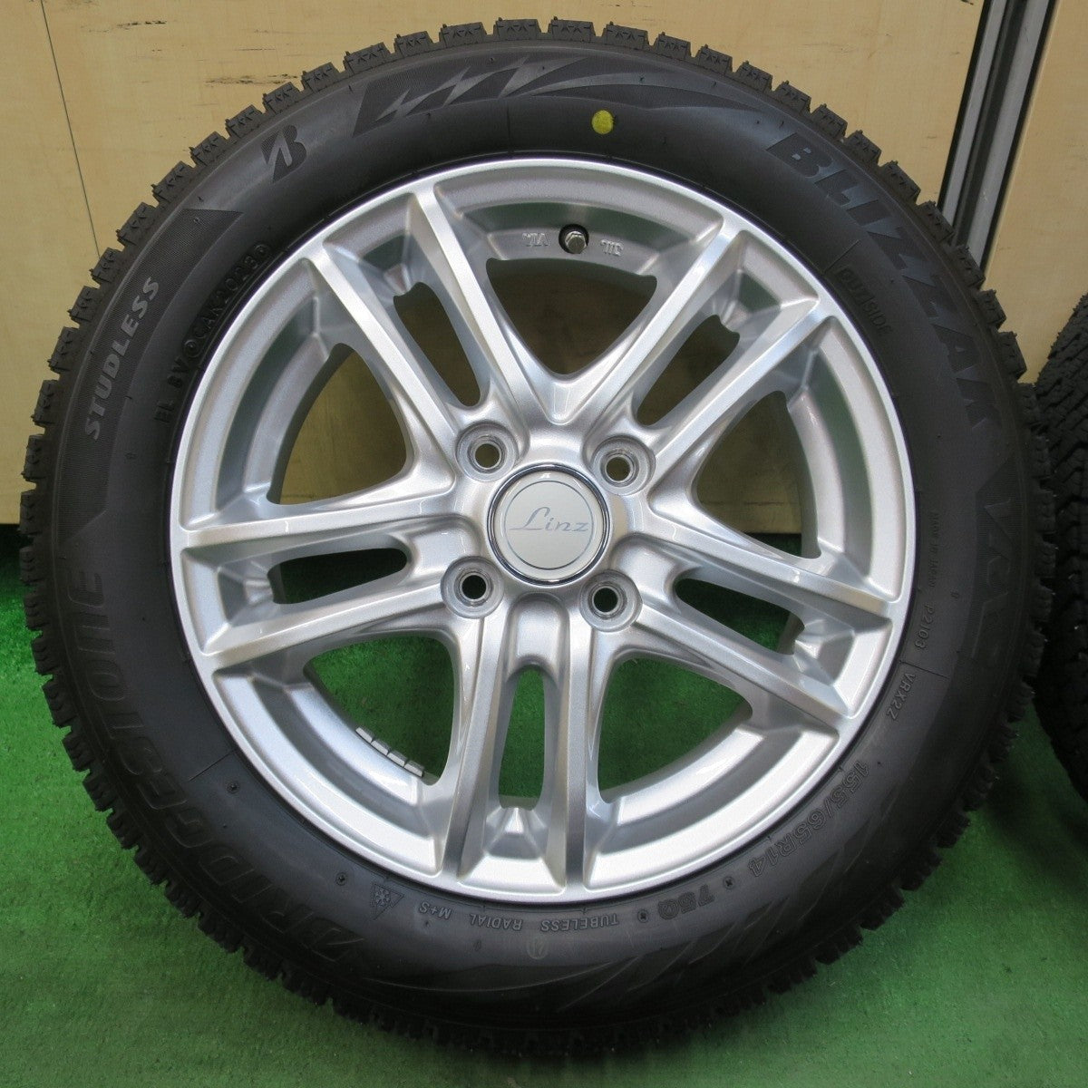 バリ溝！23年！キレイ！ほぼ10分★スタッドレス 155/65R14 ブリヂストン ブリザック VRX2 Linz 社外 アルミ 14インチ PCD100/4H★5013113イス
