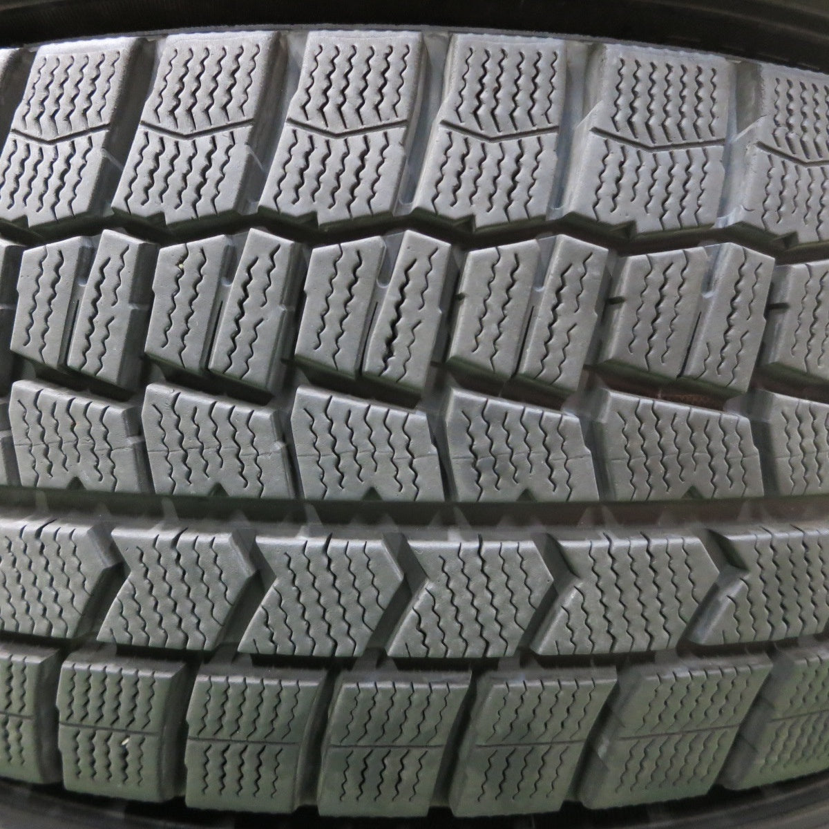 [送料無料] バリ溝！20年！9.5分★スタッドレス 215/60R17 ダンロップ ウインターマックス WM02 タイヤ 17インチ エスティマ C-HR 等★4123006イスタ