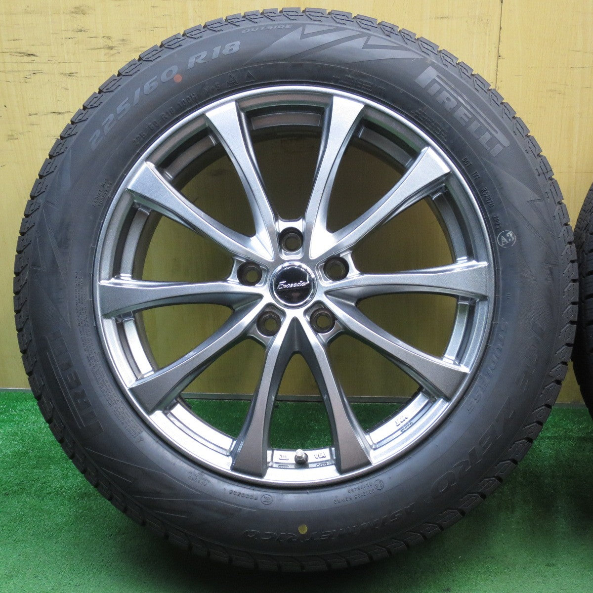バリ溝！23年！キレイ！9.5分以上★スタッドレス 225/60R18 ピレリ アイスゼロ アシンメトリコ Exceeder エクシーダー 18インチ PCD114.3/5H★5052104NJス